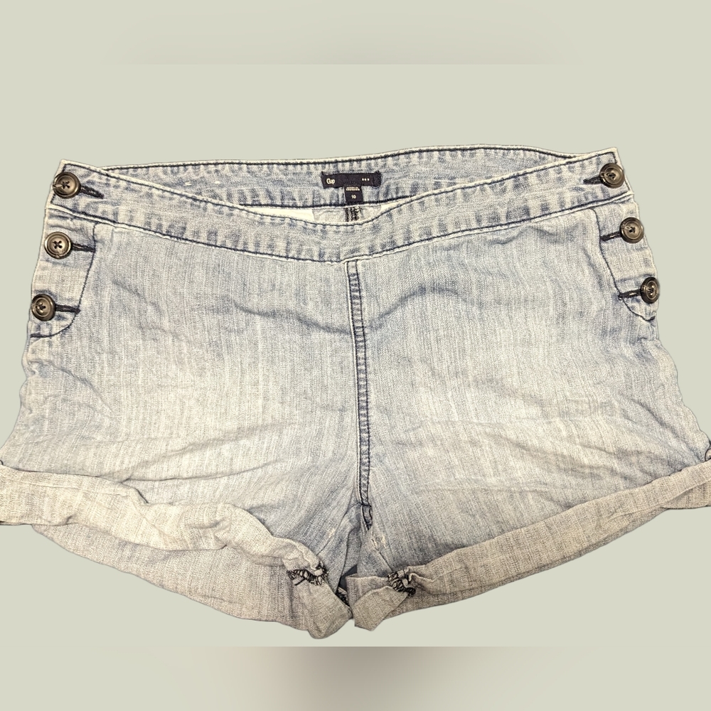 Vintage Gap light wash denim shorts  size 10